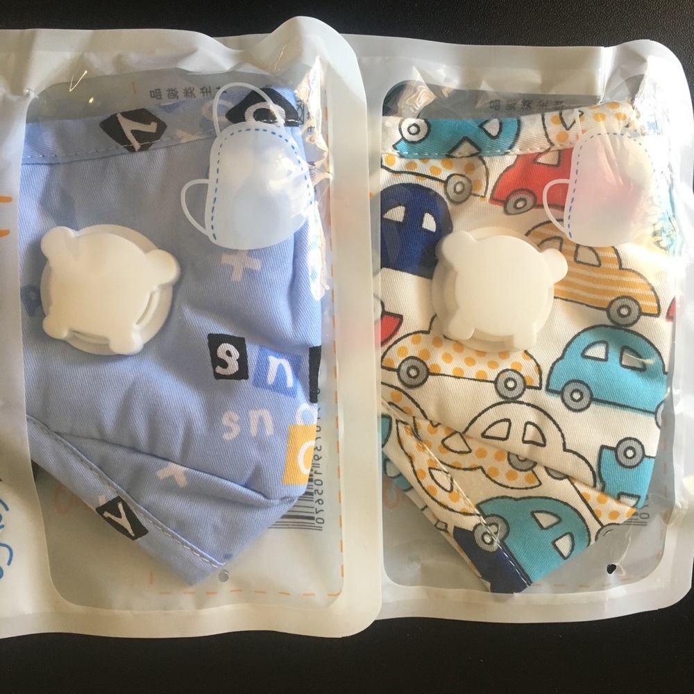 2 Kids printed face mask with 6 FIlters - Picture 2 of 8